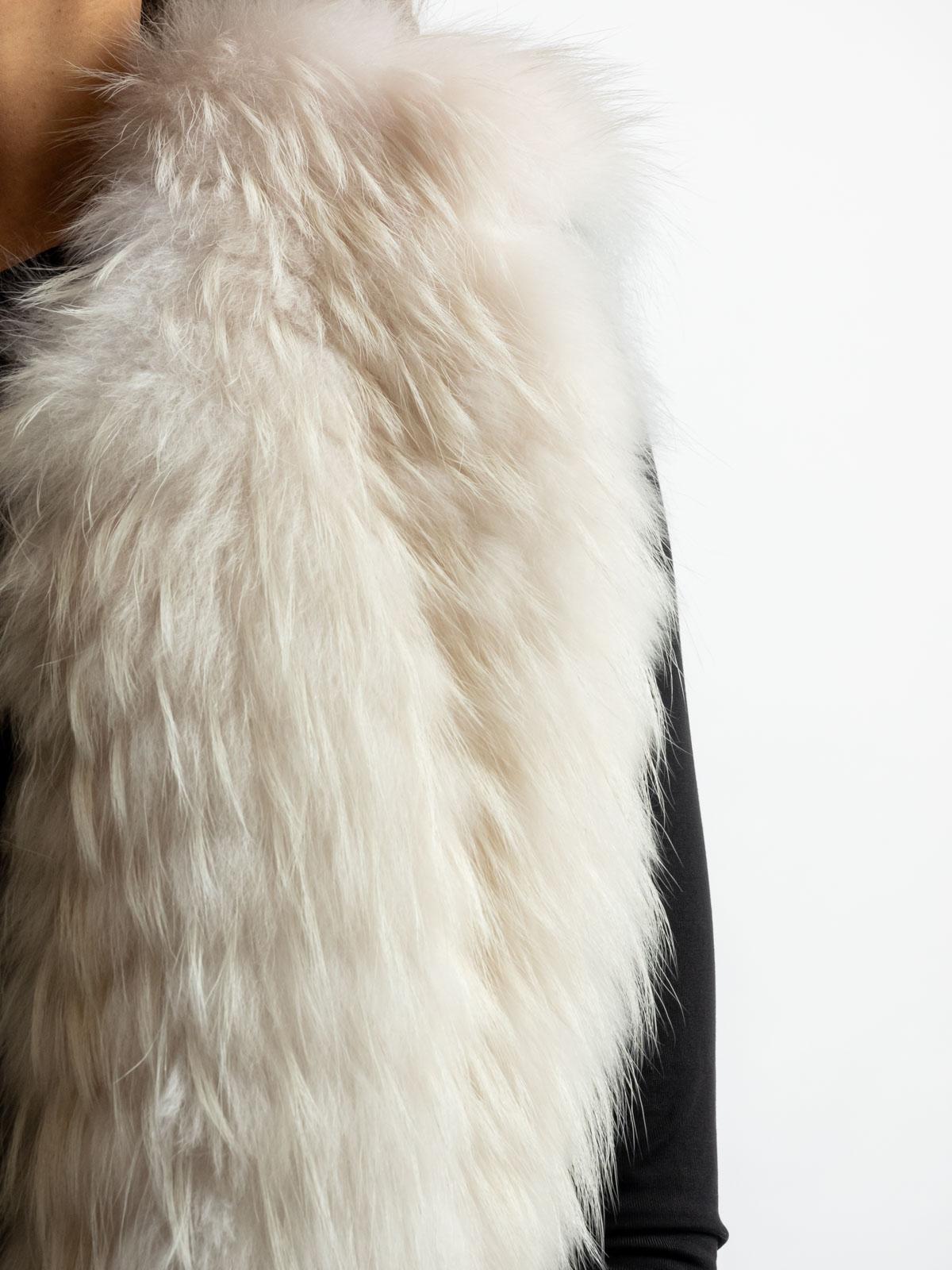 Жилет женский из текстиля и меха енота Меха России 49