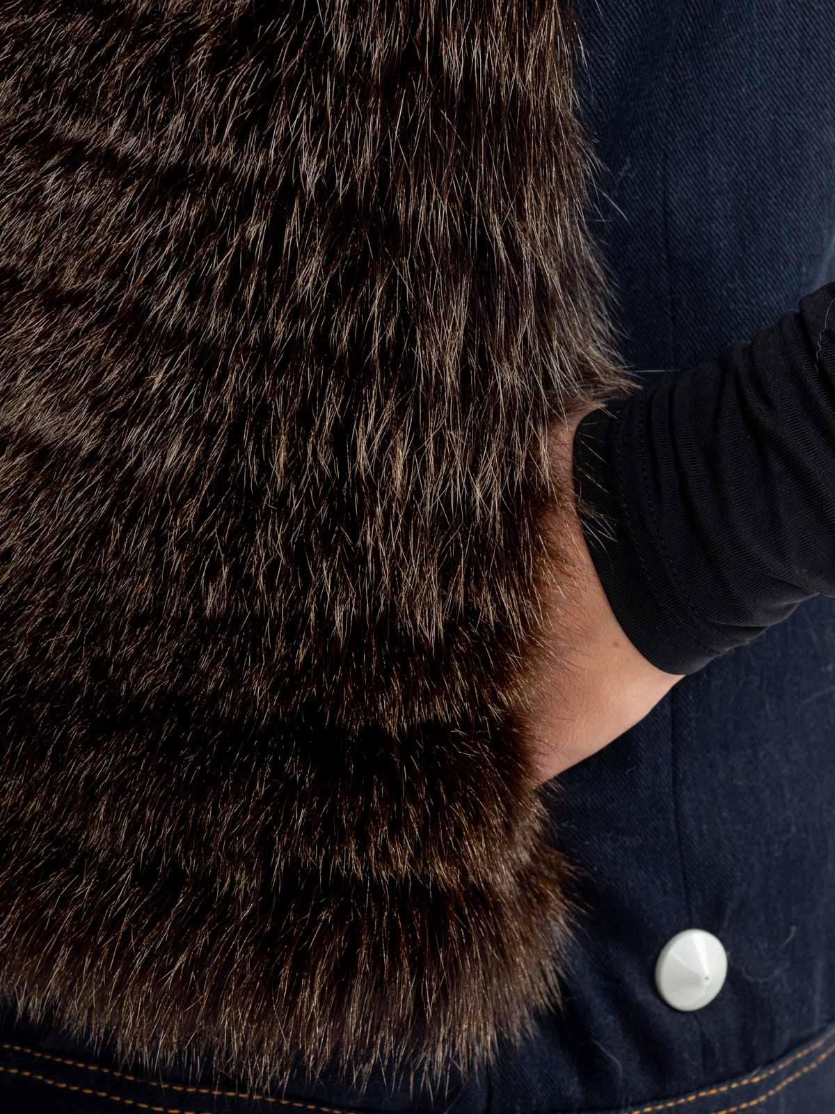 Жилет женский из текстиля и меха песца Р.О.М.А. Жилет 1