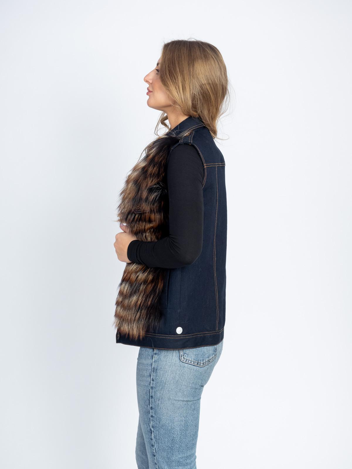 Жилет женский из текстиля и меха енота Мягкое Золото