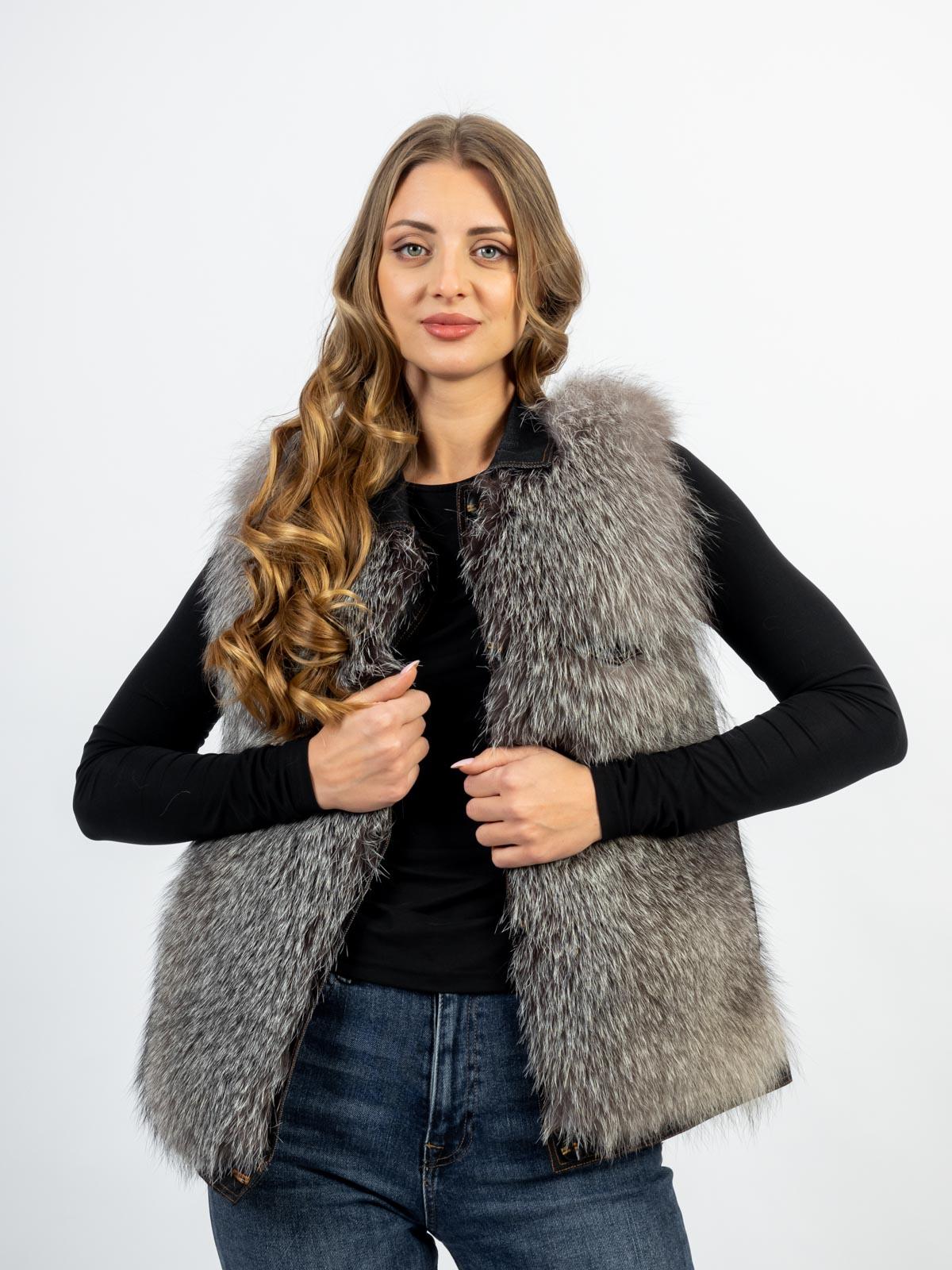 Жилет женский из текстиля и меха лисицы