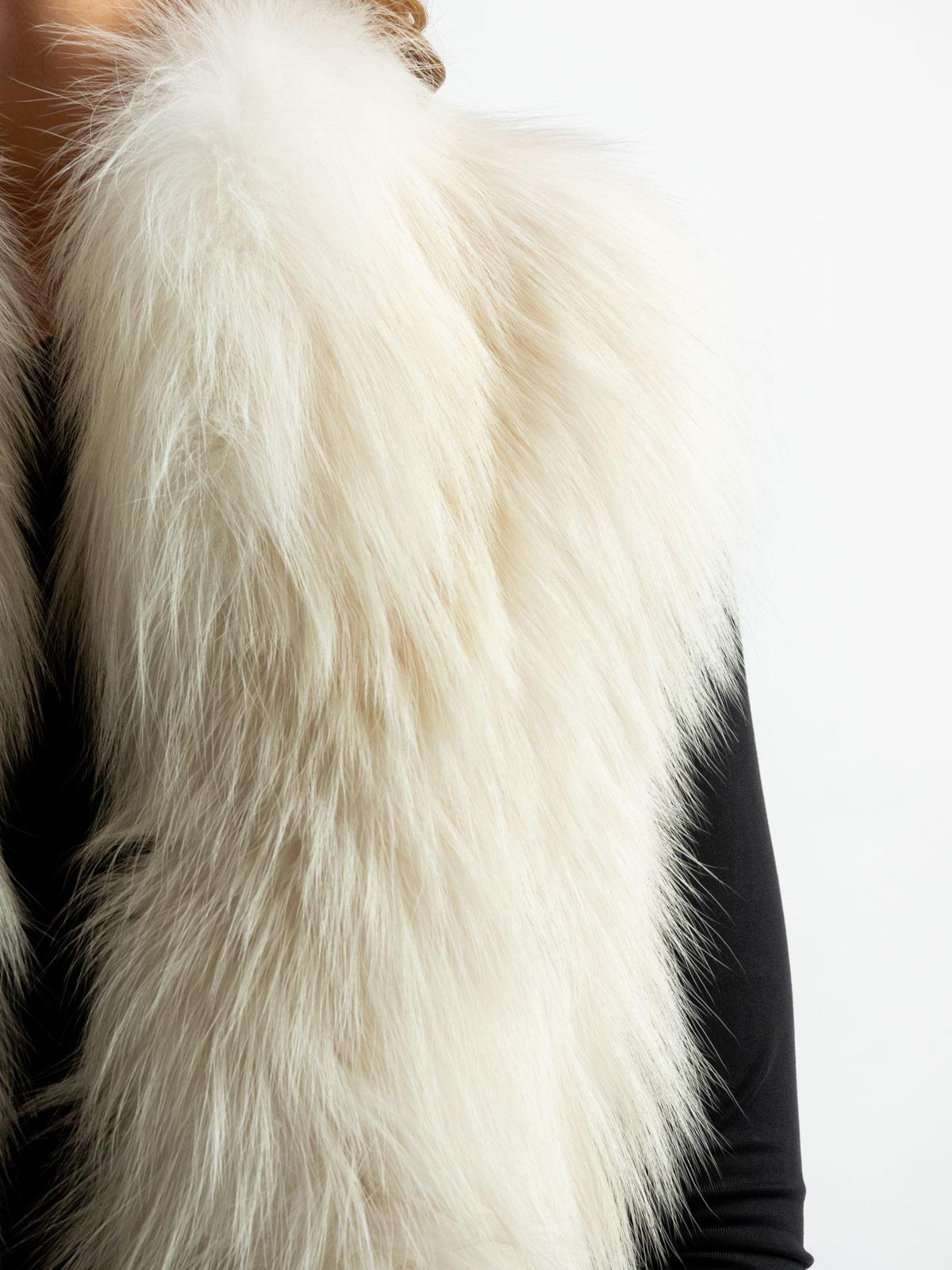 Жилет женский из искусственного меха и меха енота Меха России 291