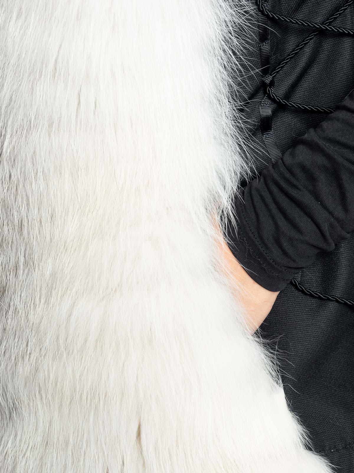 Жилет из текстиля и меха лисицы Меха России 49